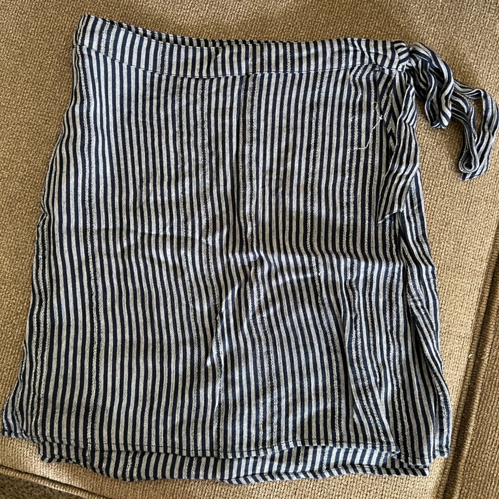 Abercrombie & Fitch tie skirt, Size S